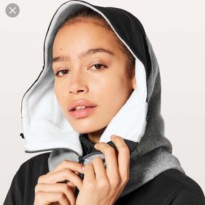 Lululemon burrow in snood. NWT O/S